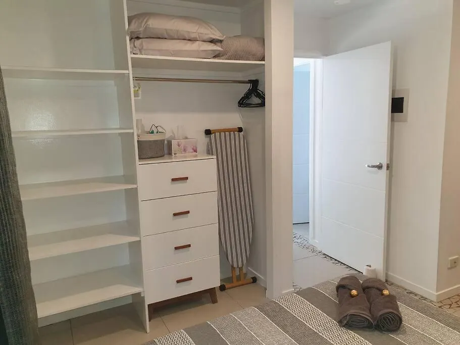 Διαμέρισμα One Br Guesthouse With Private Courtyard Sleeps 4 People Pet Friendly 950 Metres From The Beach Καλούντρα